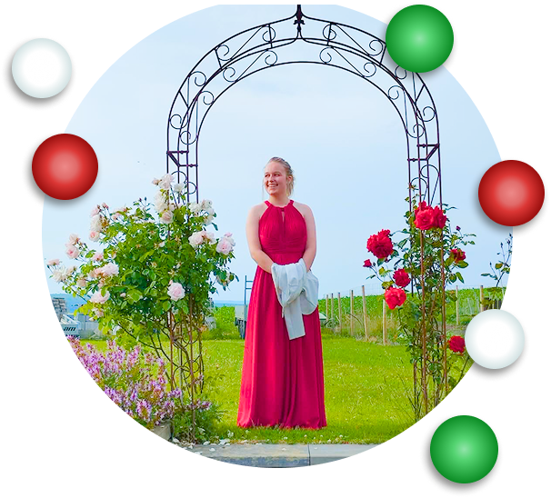 ma photo de profil avec des petits bonbons rouges, verts et blancs autour