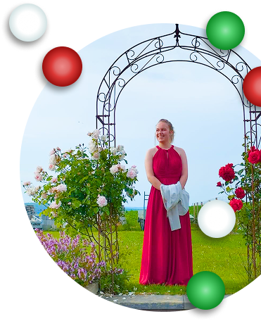 ma photo de profil avec des petits bonbons rouges, verts et blancs autour